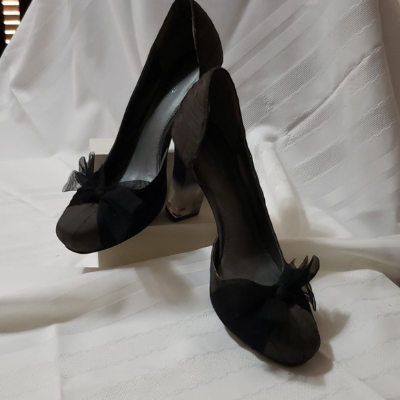 Simply Vera charcoal, fabric chunky lucite heel. - Picture 3 of 7